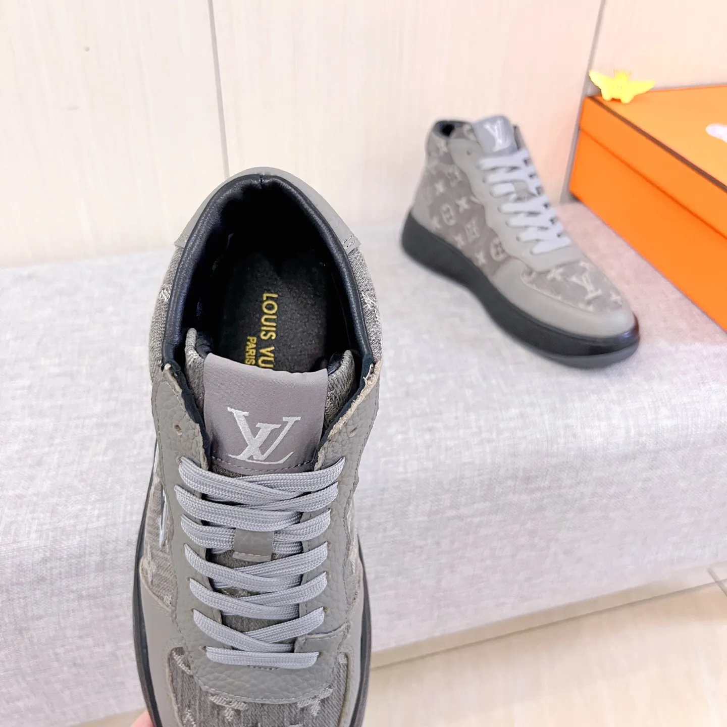 Men's shoes💰 460💰[LV]🔥Louis Vuitton, high-end men's shoes brand, official website 1:1 latest masterpiece: the upper is made of Italian imported first-layer cowhide with a comfortable and breathable lining➕original non-slip and wear-resistant outsole🔥, making walking more convenient and comfortable! An exclusive new model, a stunning work, a beautiful 1:1 replica [color] compared to the official quality! Create a fashionable personality to set off your uniqueness! A must-have for trendy men! Classic🔥Size: 38-44 Color: 🔥Multiple colors available🔥
